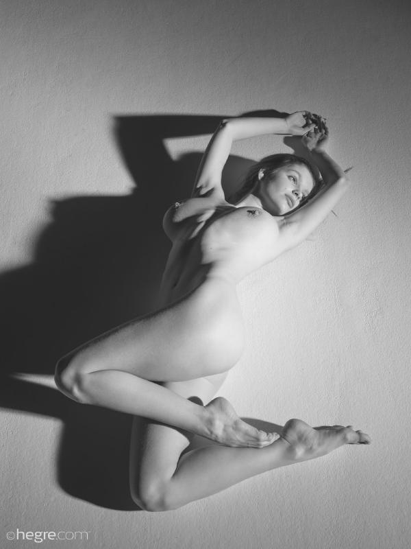 Mila En naken kroppskonst #28