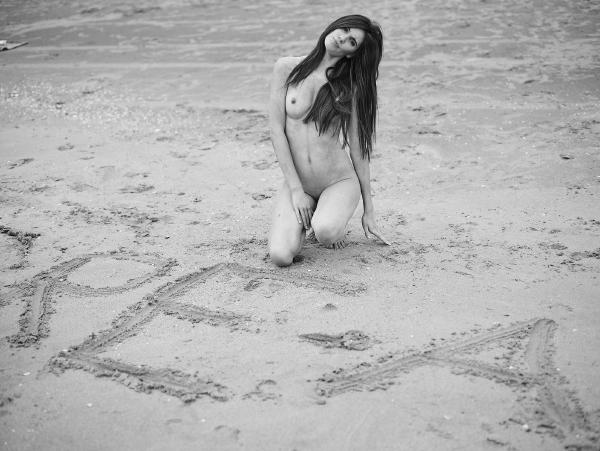 Victoria R scritta nella sabbia #88